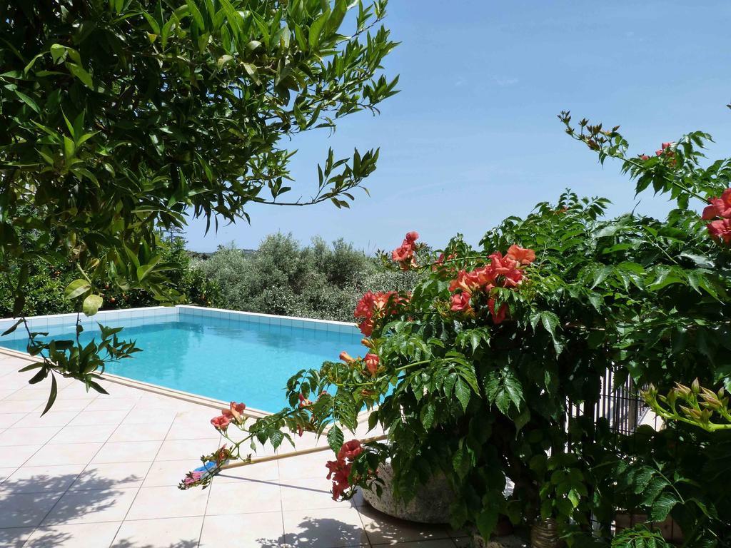 The Garden Villas Maleme  Exterior photo
