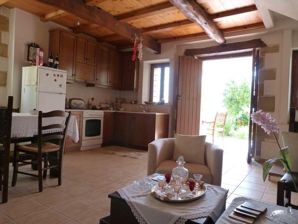 The Garden Villas Maleme  Room photo